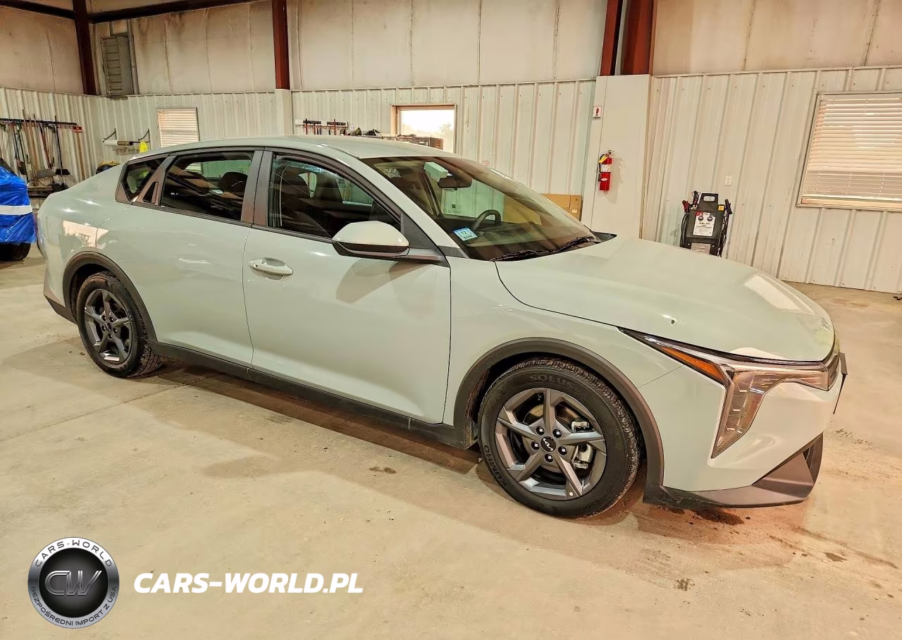2026 Kia K4 Lxs VIN:3KPFT4DE5TE255981 - 4