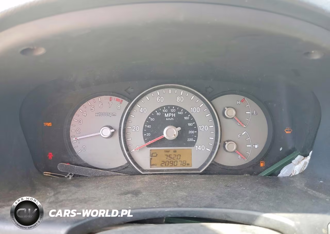 2007 Kia Rondo Lx VIN:KNAFG525277071131 - 9