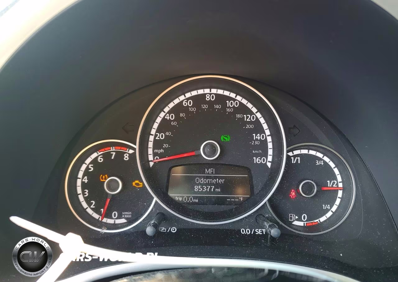 2015 Volkswagen Beetle 2.0T R-Line VIN:3VWVT7AT2FM646240 - 9