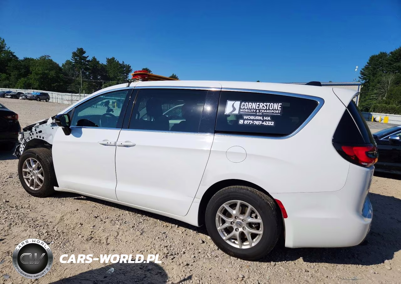 2024 Chrysler Pacifica Touring L VIN:2C4RC1BG4RR155183 - 2