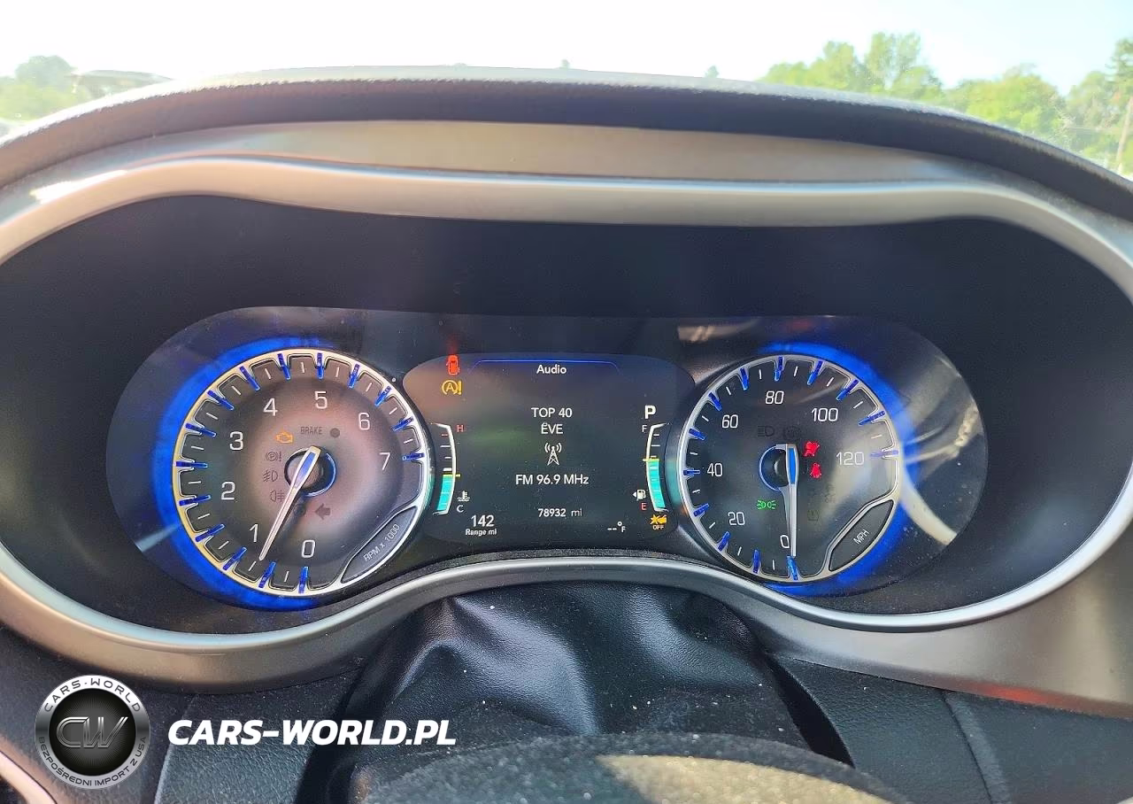 2024 Chrysler Pacifica Touring L VIN:2C4RC1BG4RR155183 - 9