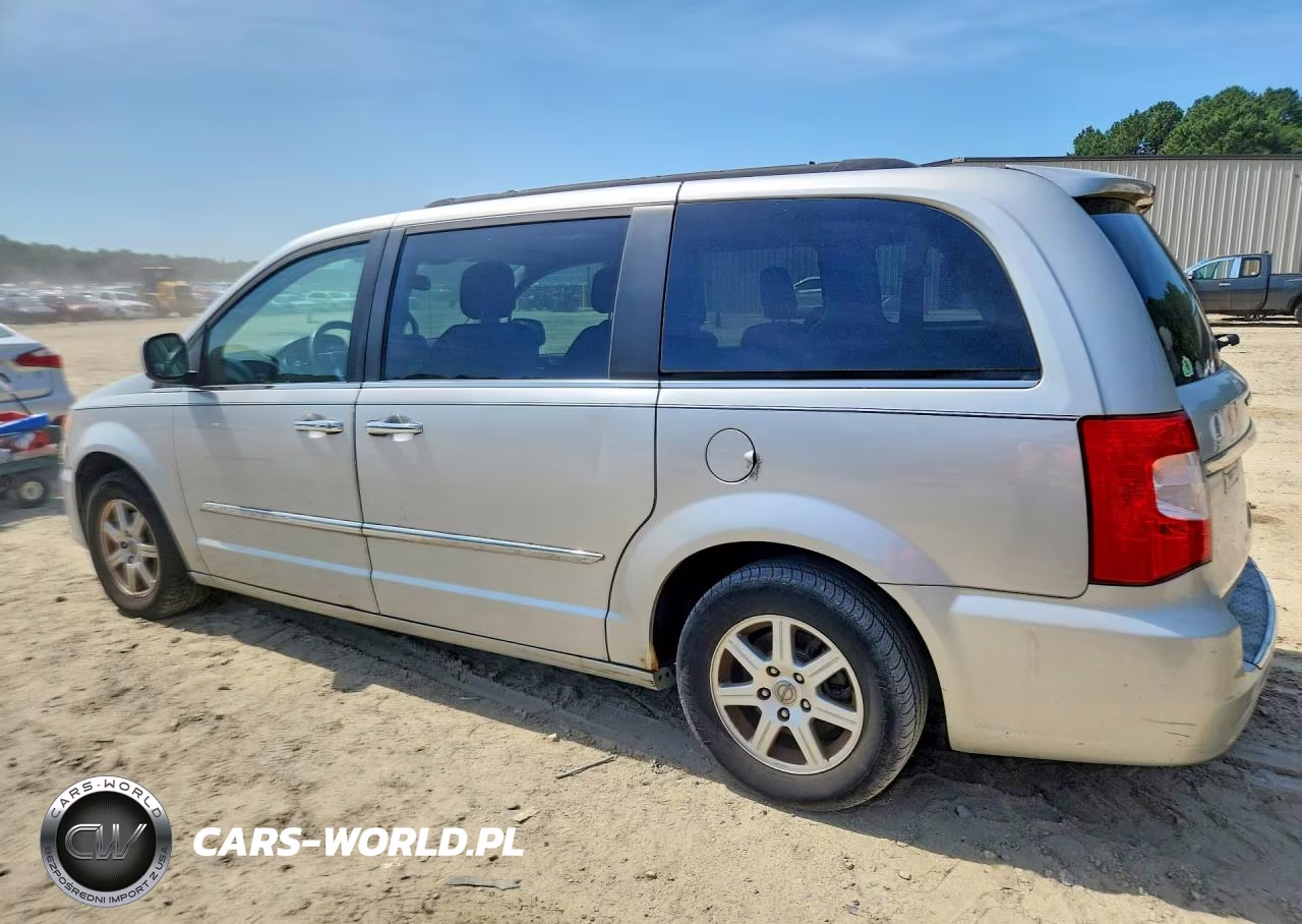 2011 Chrysler Town & Country Touring VIN:2A4RR5DG8BR618560 - 2