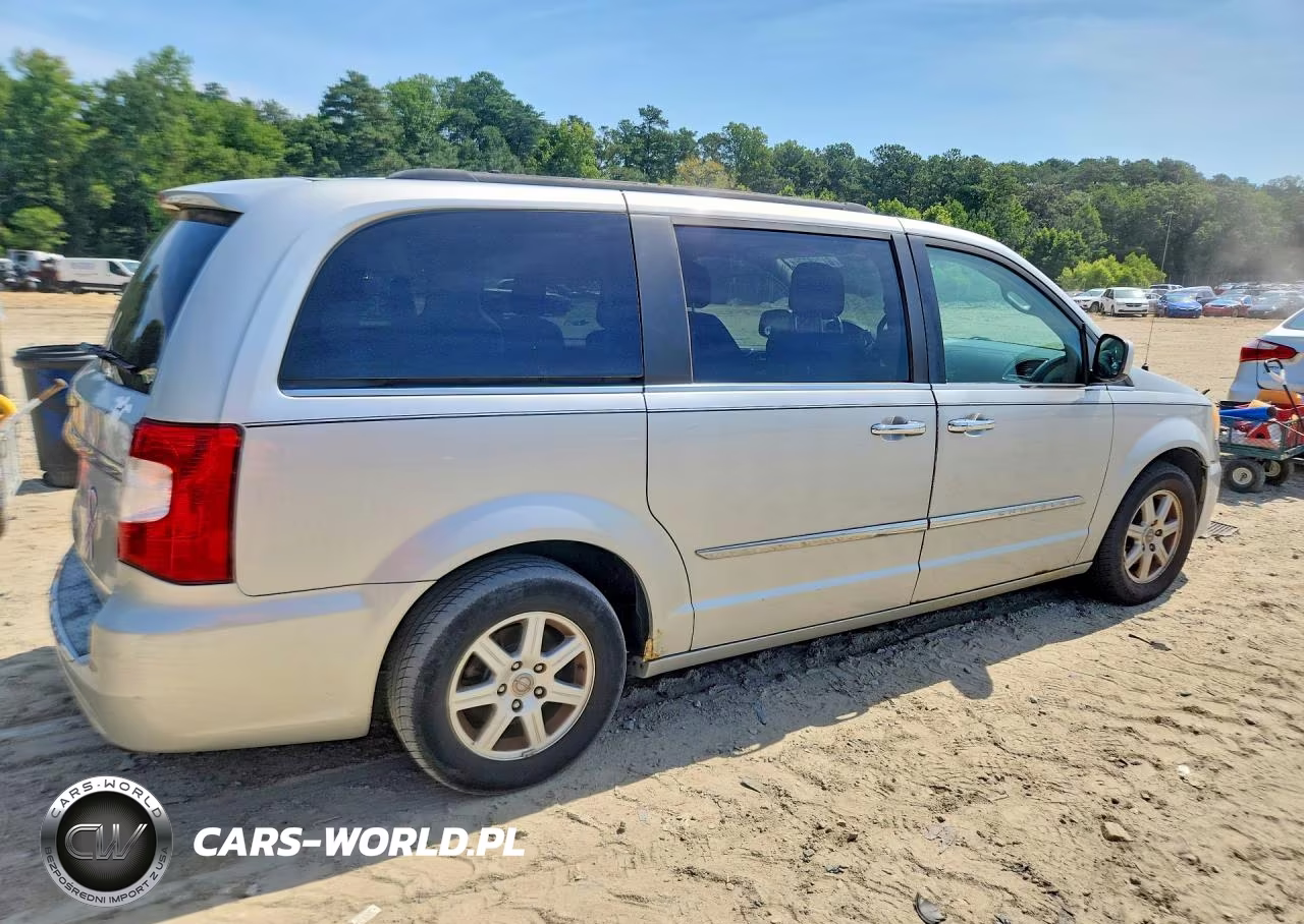 2011 Chrysler Town & Country Touring VIN:2A4RR5DG8BR618560 - 3