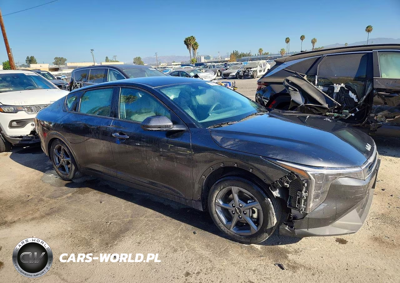 2025 Kia K4 Lxs VIN:3KPFT4DE9SE228894 - 4