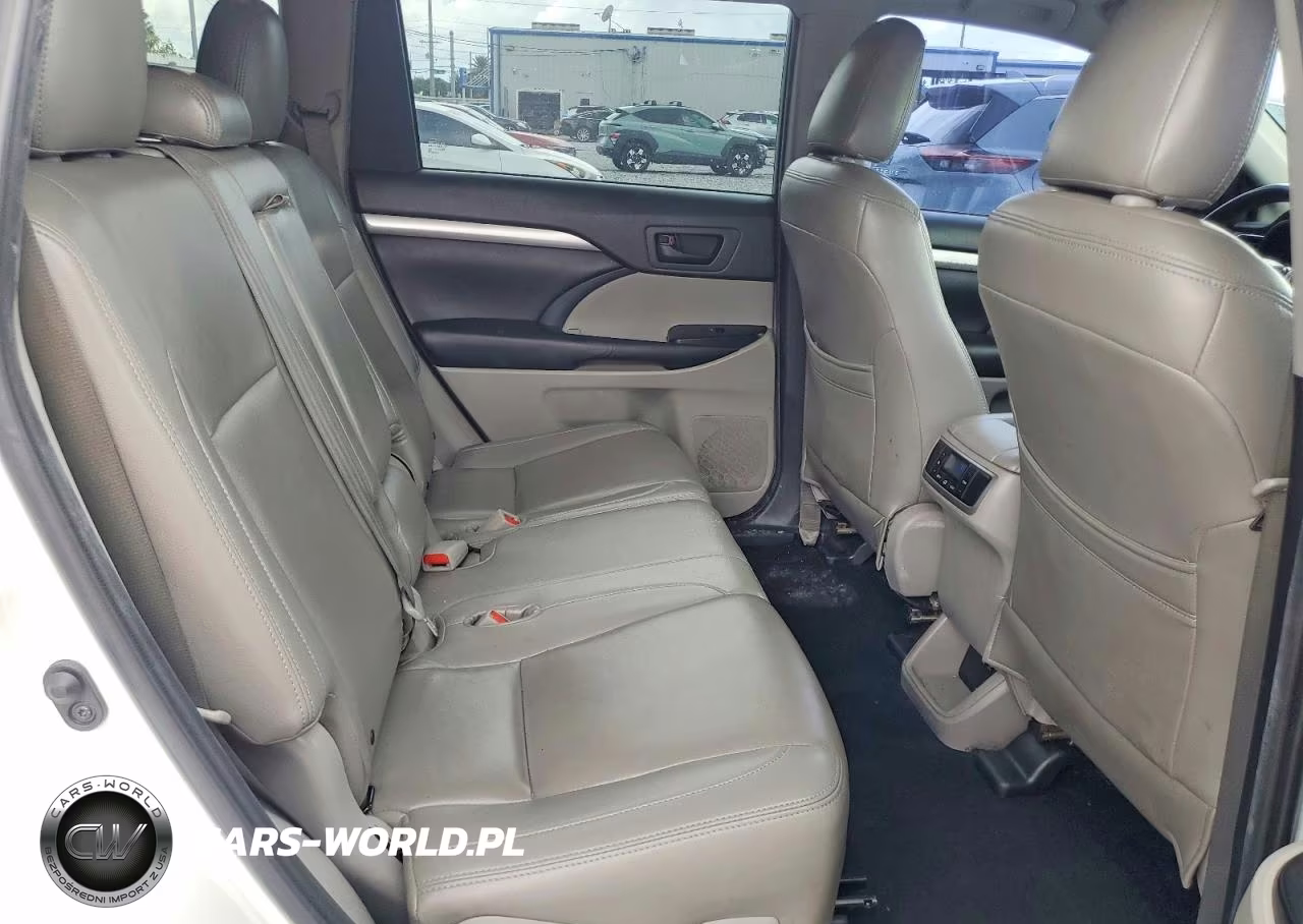 2019 Toyota Highlander Le Plus VIN:5TDZZRFHXKS328637 - 11