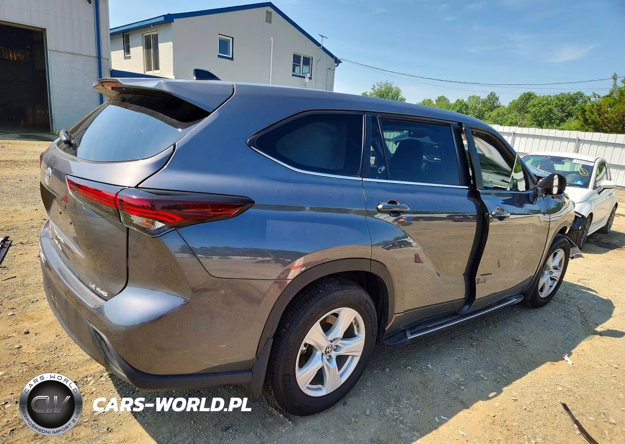 2025 Toyota Highlander Le VIN:5TDKDRBH4SS582852 - 3