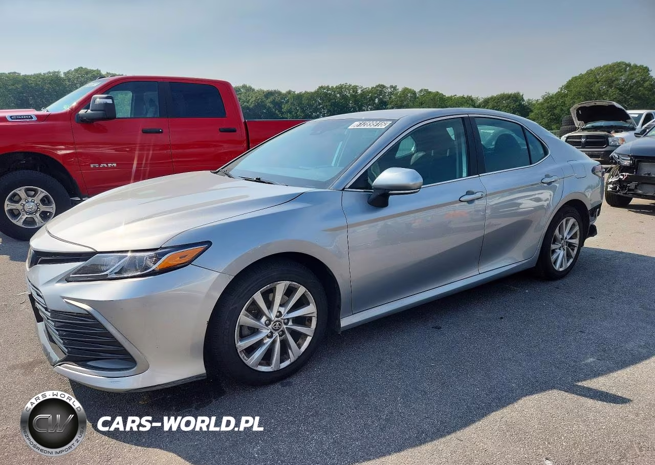 2023 Toyota Camry Le – zdjęcie 1 z 12