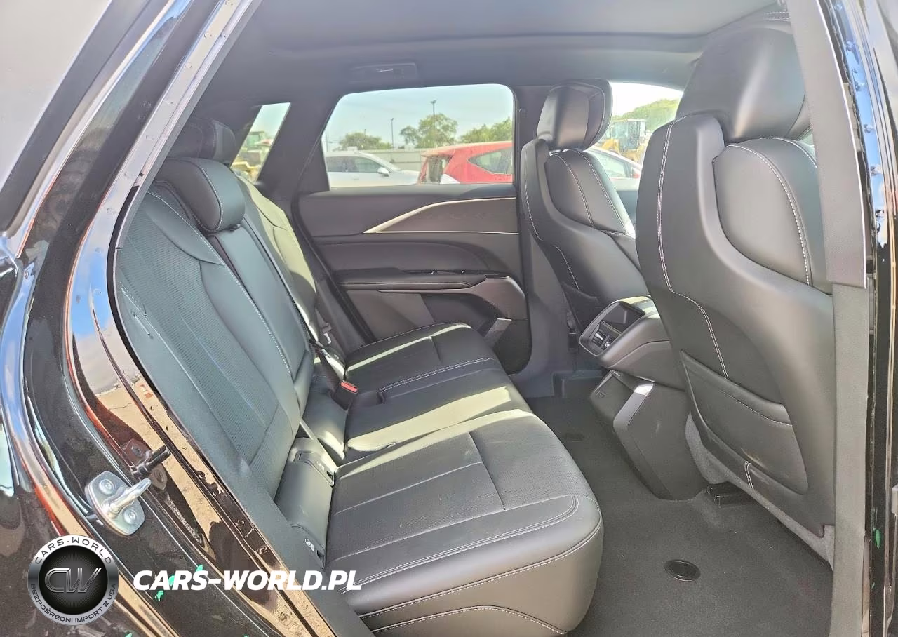 2025 Cadillac Lyriq Sport VIN:1GYKPURK0SZ310884 - 11