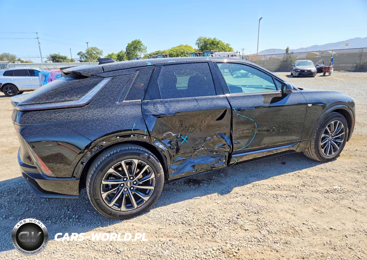 2025 Cadillac Lyriq Sport VIN:1GYKPURK0SZ310884 - 3