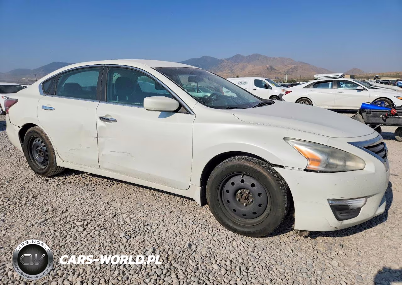 2015 Nissan Altima 2.5 S VIN:1N4AL3AP4FN330346 - 4