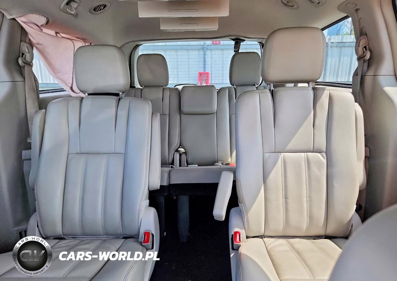 2013 Chrysler Town & Country Touring VIN:2C4RC1BG3DR775922 - 10