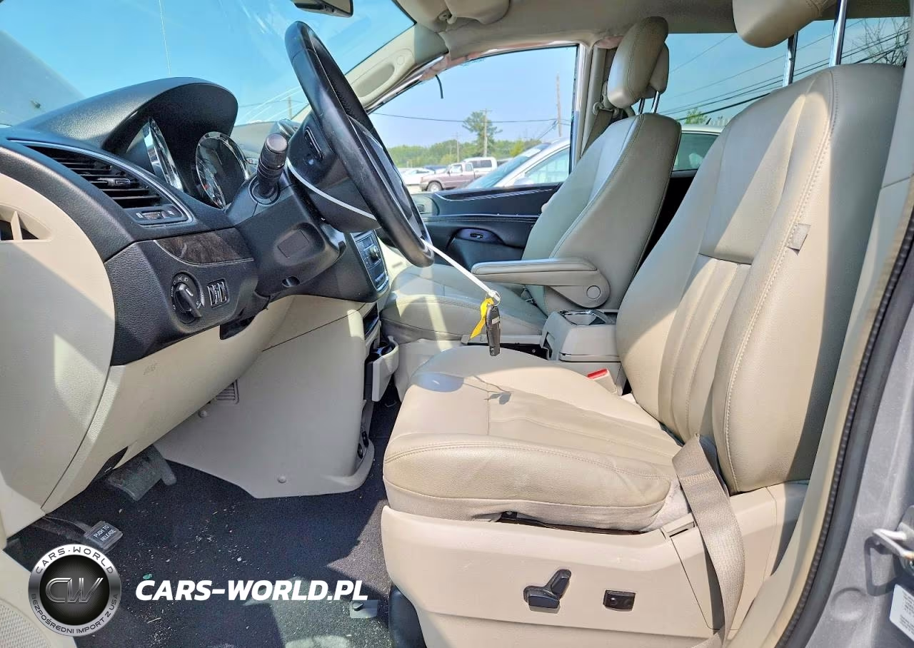 2013 Chrysler Town & Country Touring VIN:2C4RC1BG3DR775922 - 7