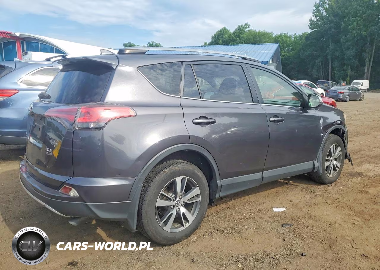 2018 Toyota Rav4 Xle VIN:JTMRFREV7JJ735018 - 3