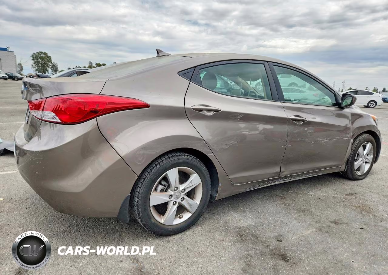 2012 Hyundai Elantra Gls VIN:5NPDH4AE4CH106826 - 3