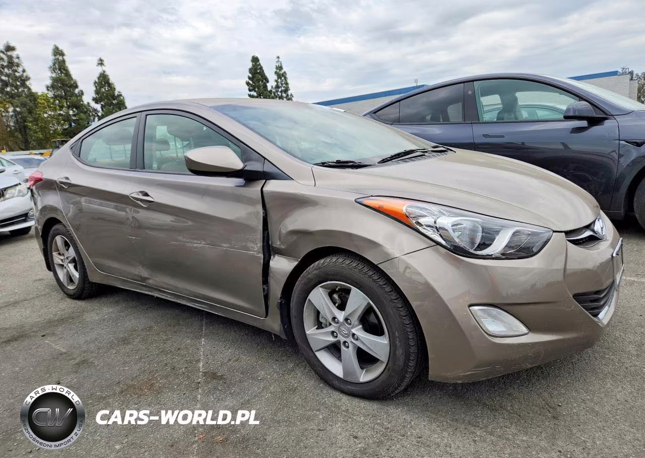 2012 Hyundai Elantra Gls VIN:5NPDH4AE4CH106826 - 4
