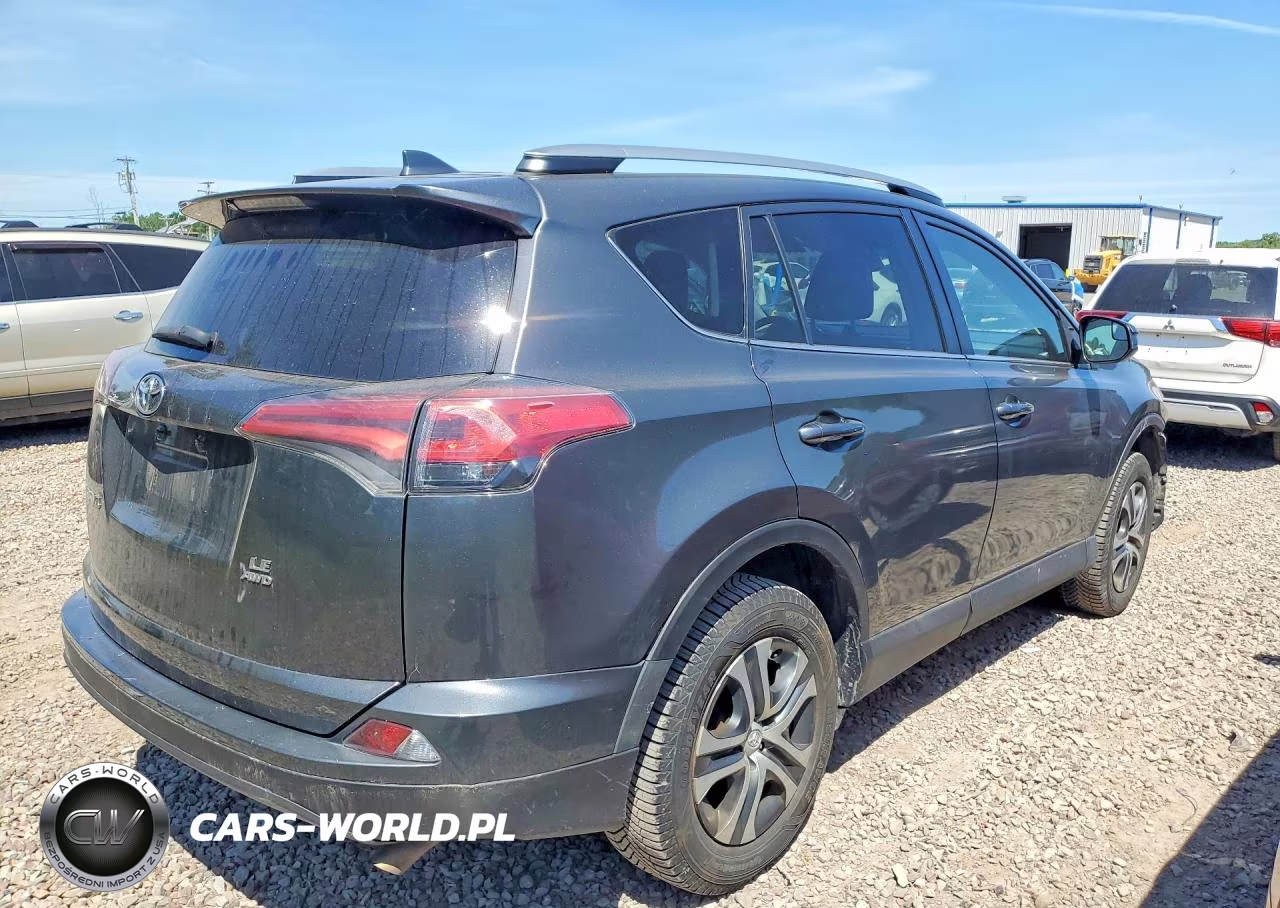2018 Toyota Rav4 Le VIN:2T3BFREV8JW846289 - 3