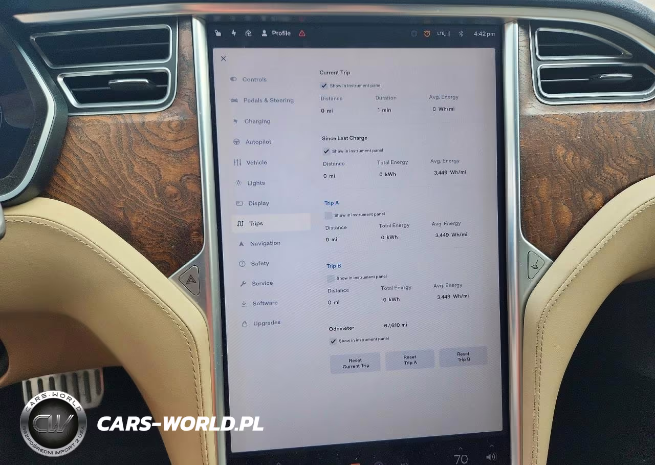 2017 Tesla Model S VIN:5YJSA1E11HF190594 - 9