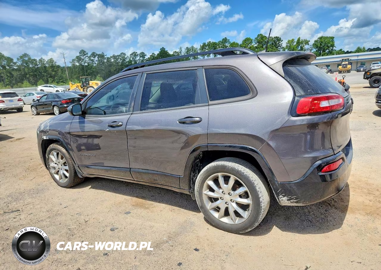 2018 Jeep Cherokee Latitude VIN:1C4PJLCB1JD621526 - 2