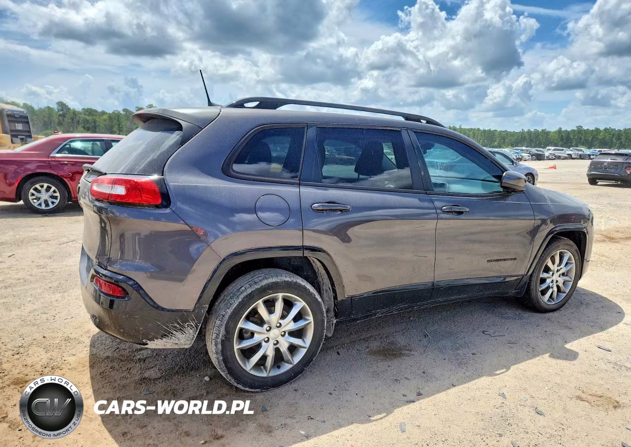 2018 Jeep Cherokee Latitude VIN:1C4PJLCB1JD621526 - 3