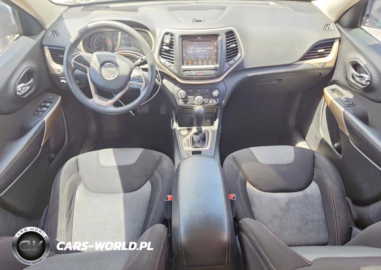 2018 Jeep Cherokee Latitude VIN:1C4PJLCB1JD621526 - 8
