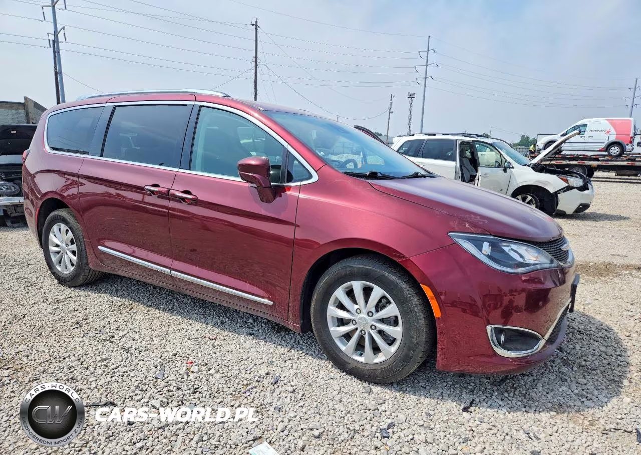 2019 Chrysler Pacifica Touring L VIN:2C4RC1BG0KR505351 - 4