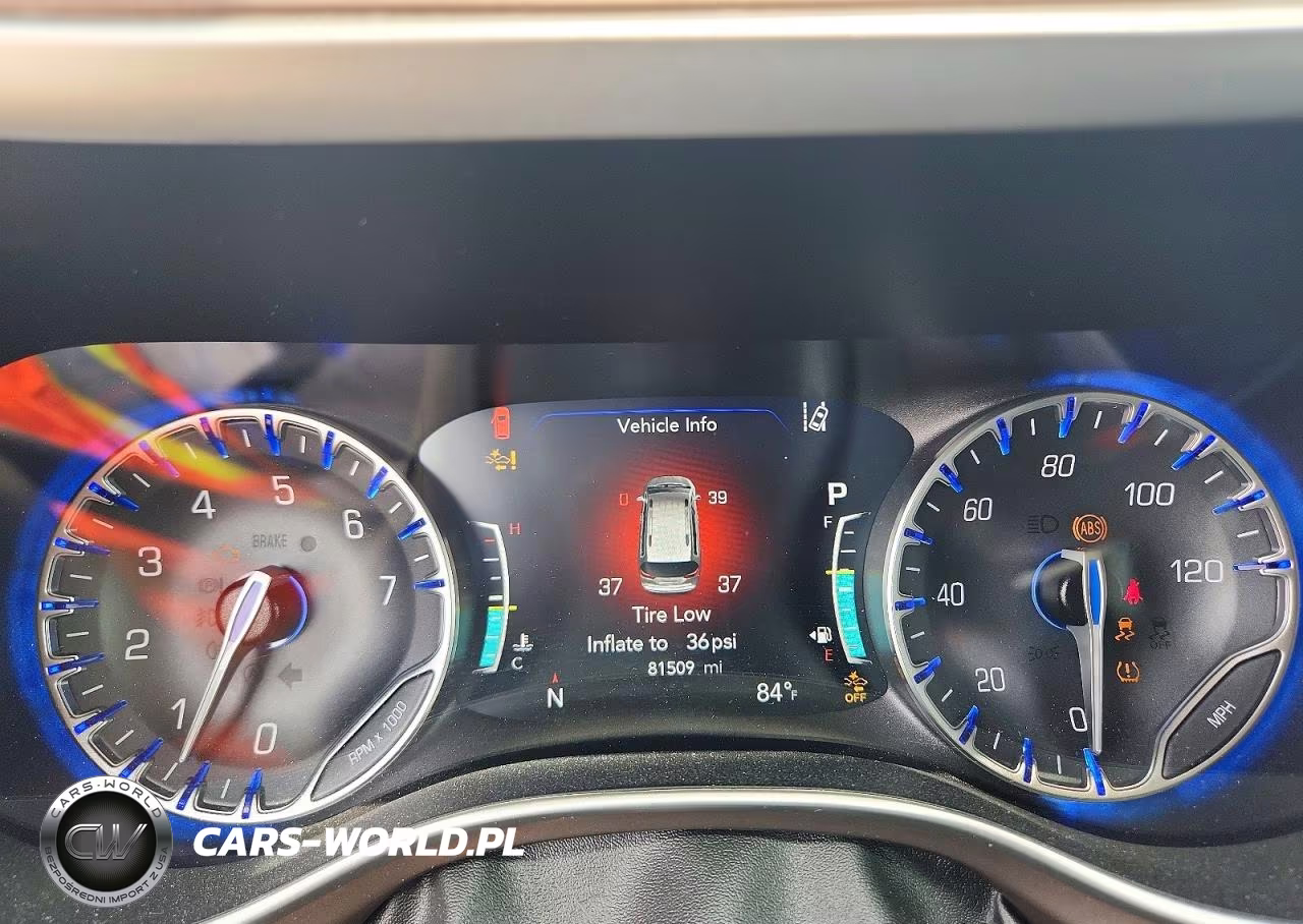 2019 Chrysler Pacifica Touring L VIN:2C4RC1BG0KR505351 - 9
