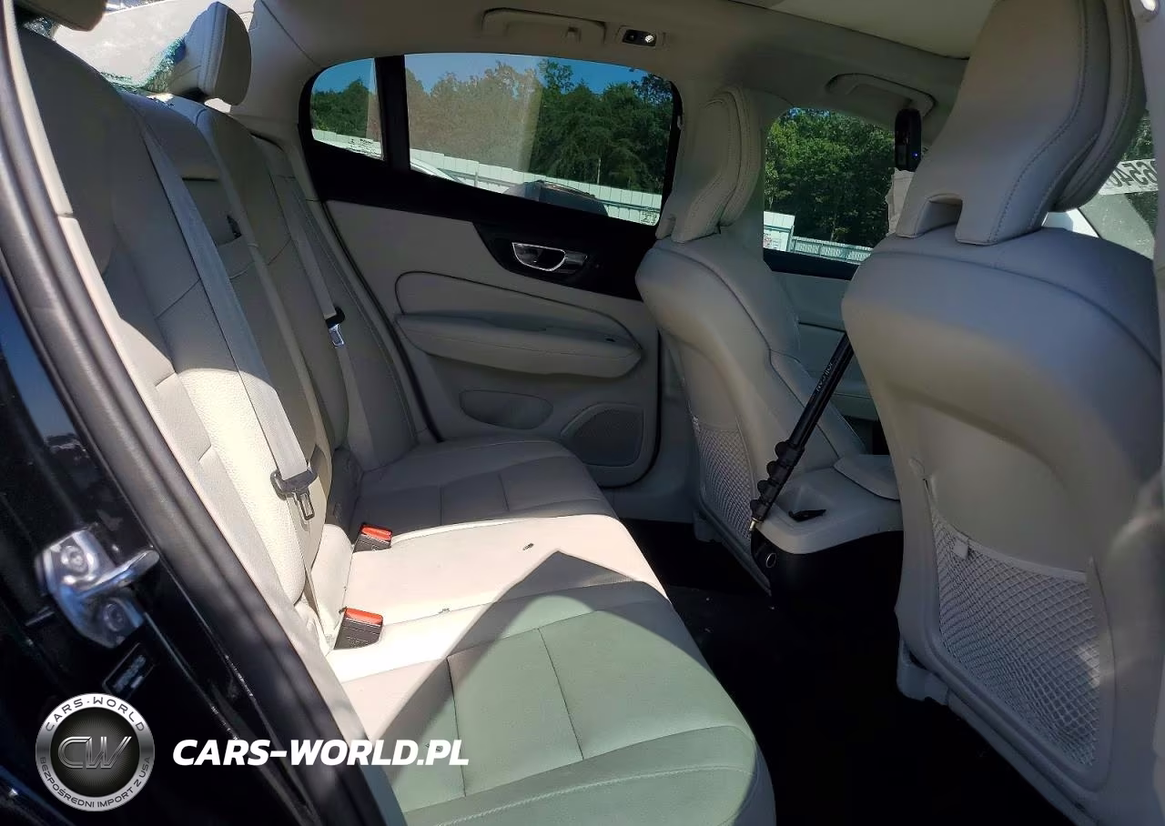2020 Volvo S60 T5 Momentum VIN:7JR102FK8LG047296 - 10