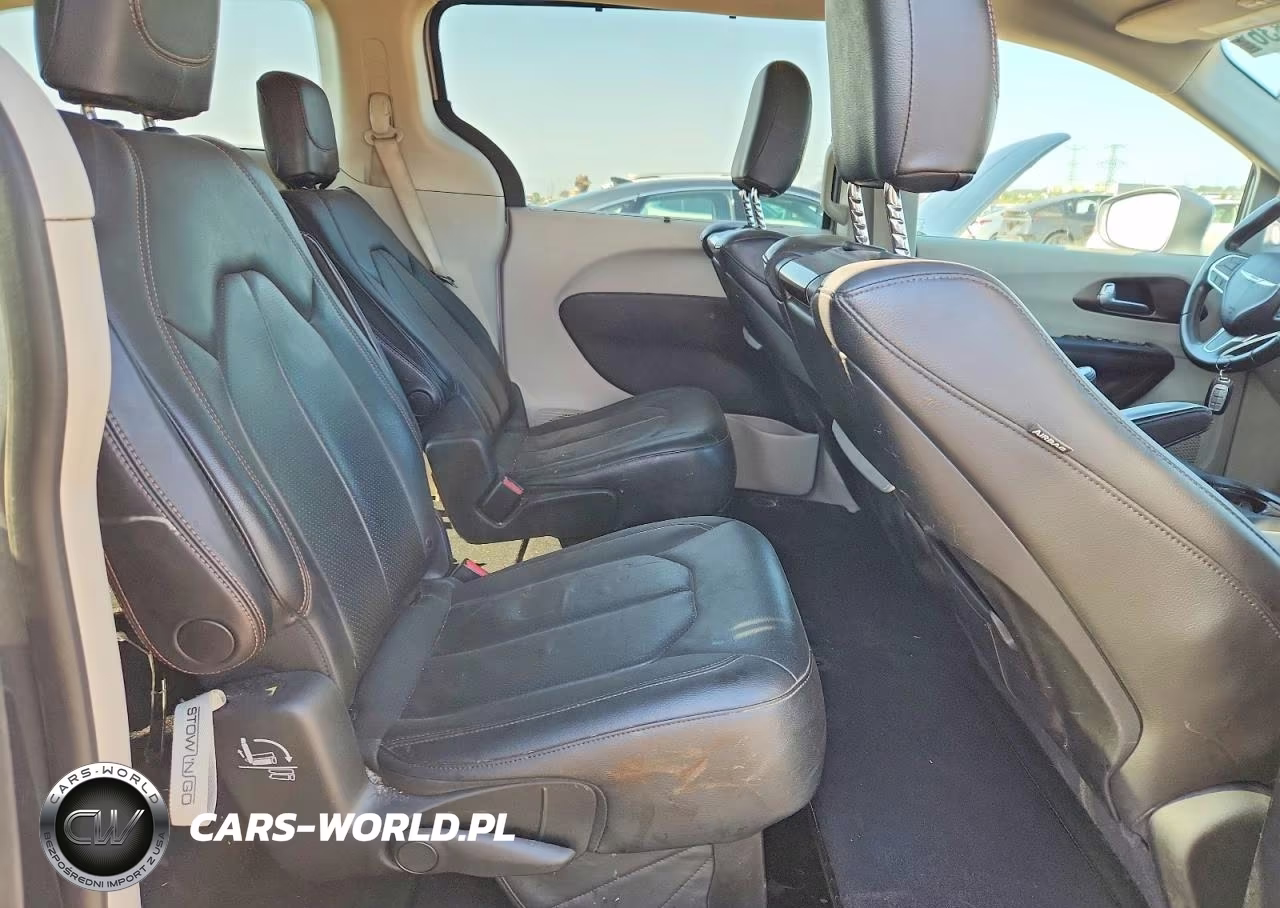 2018 Chrysler Pacifica Touring L Plus VIN:2C4RC1EG1JR294252 - 11