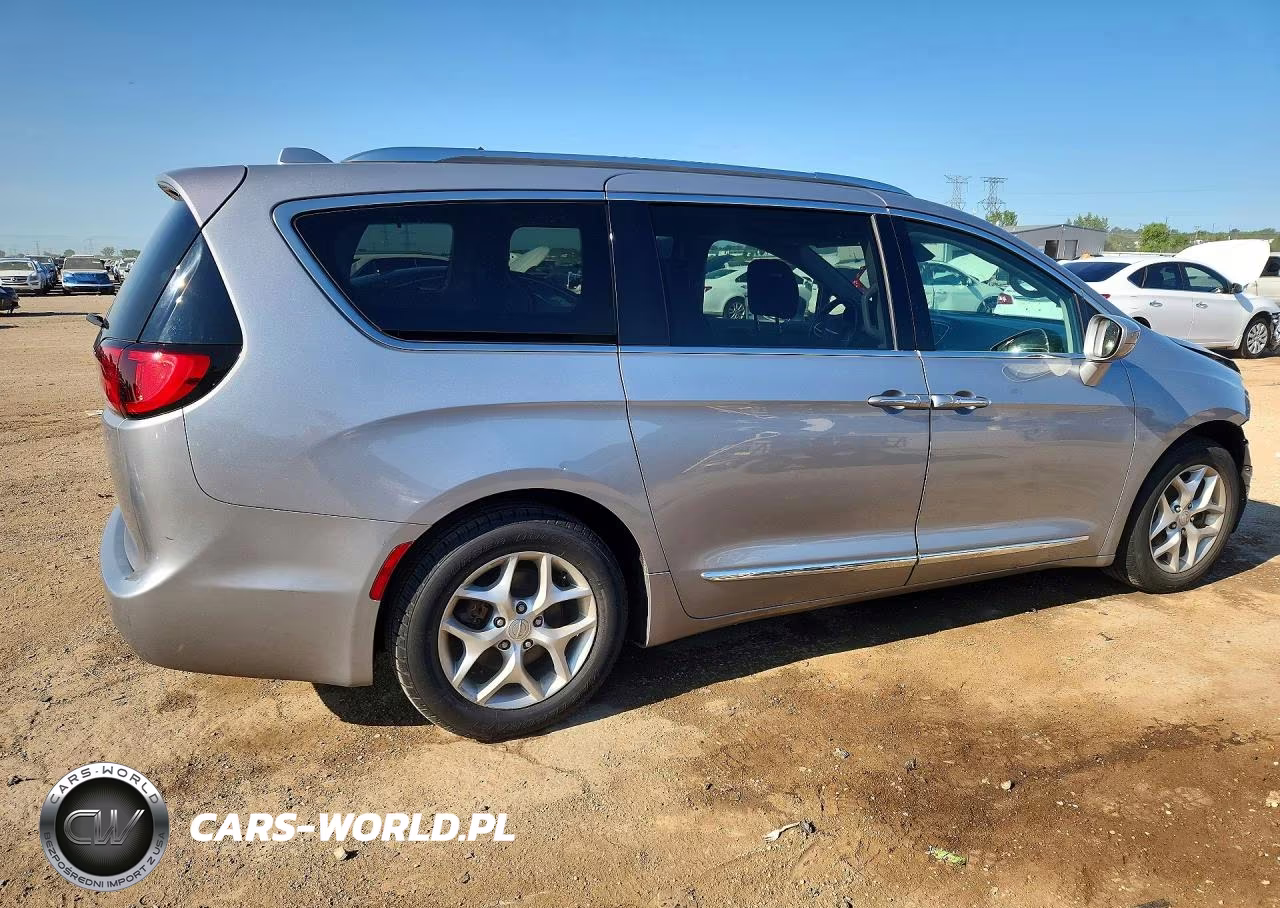 2018 Chrysler Pacifica Touring L Plus VIN:2C4RC1EG1JR294252 - 3