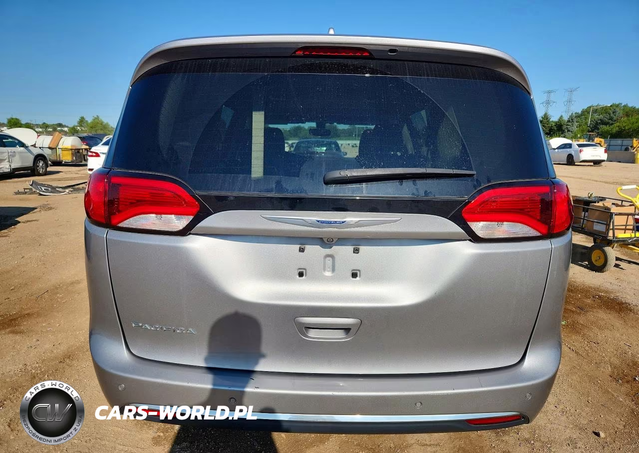 2018 Chrysler Pacifica Touring L Plus VIN:2C4RC1EG1JR294252 - 6