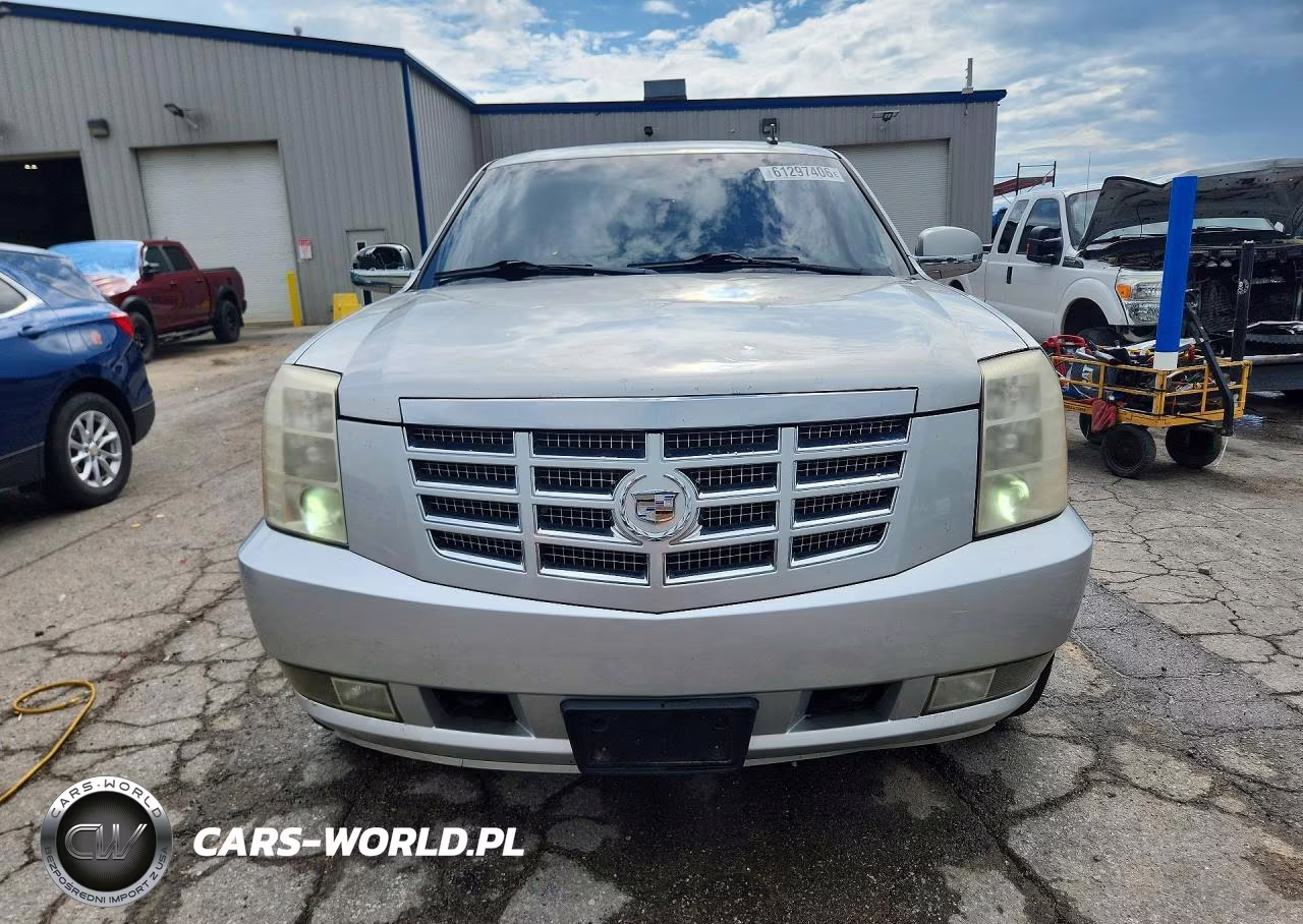 2010 Cadillac Escalade Luxury VIN:1GYUKBEF3AR111542 - 5