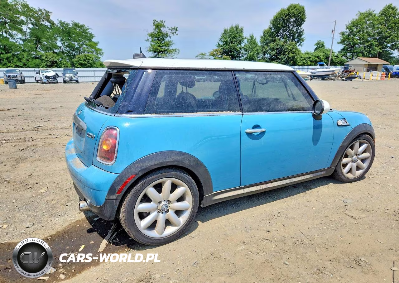 2010 Mini Cooper VIN:WMWMF3C51ATZ22704 - 3