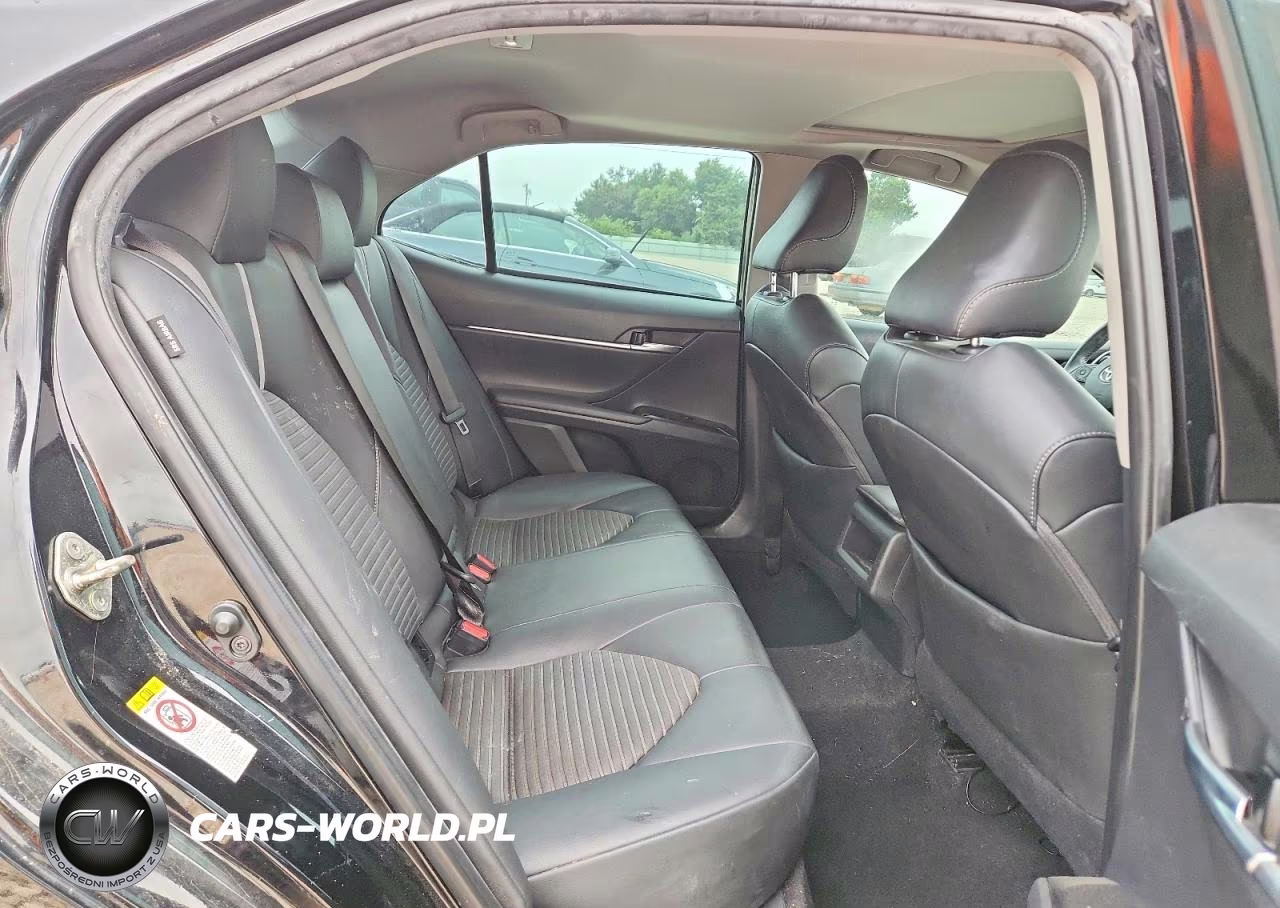 2018 Toyota Camry Se VIN:4T1B11HK4JU085805 - 10