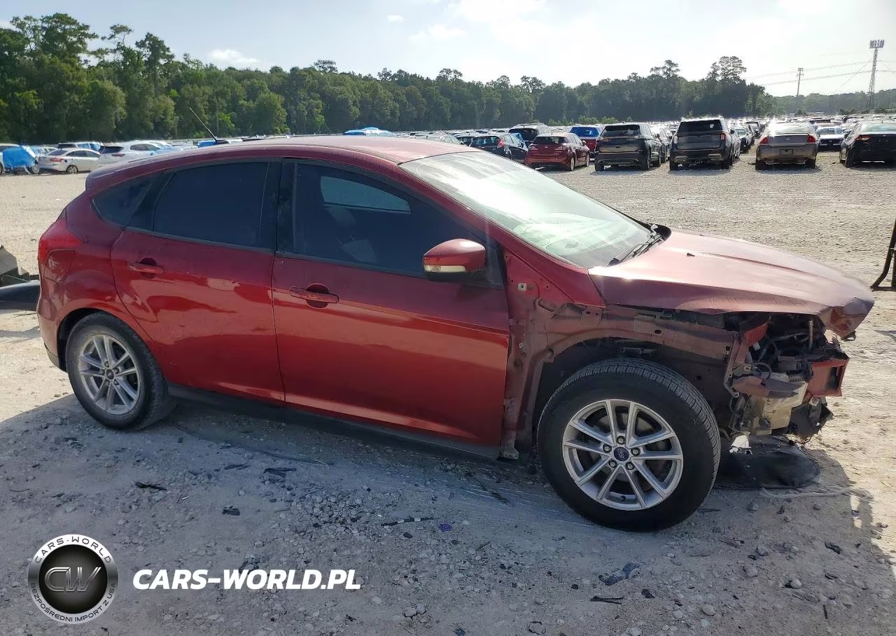 2017 Ford Focus Se VIN:1FADP3K21HL319405 - 4