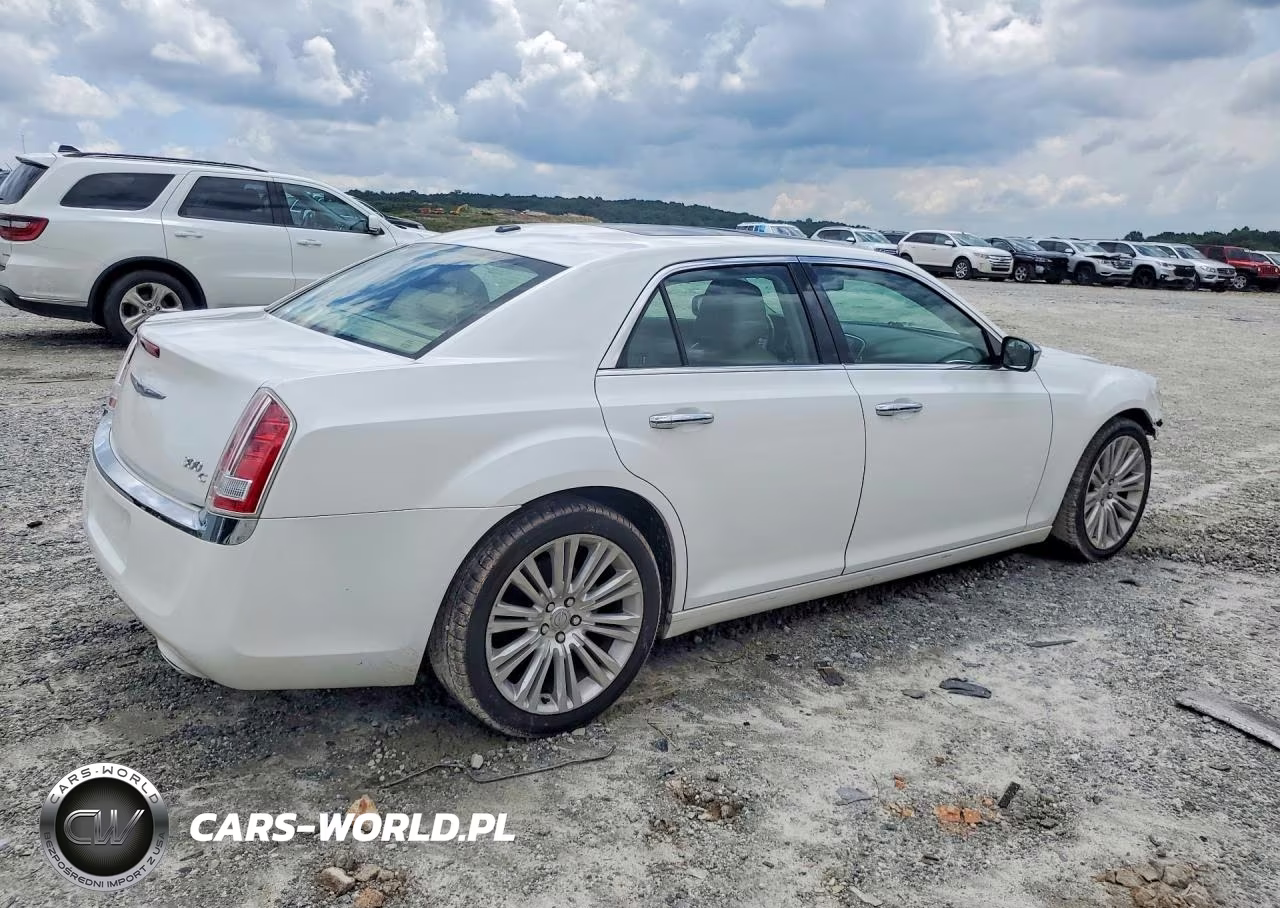 2013 Chrysler 300C VIN:2C3CCAEG2DH658618 - 3