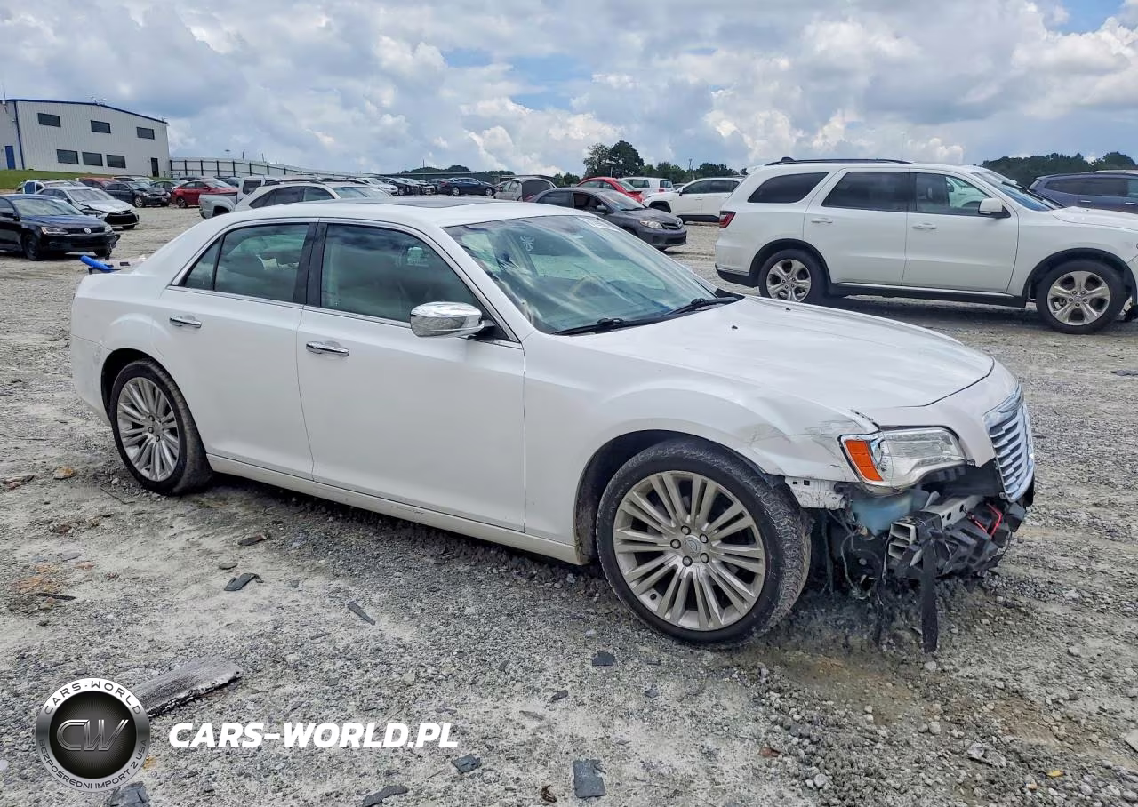 2013 Chrysler 300C VIN:2C3CCAEG2DH658618 - 4