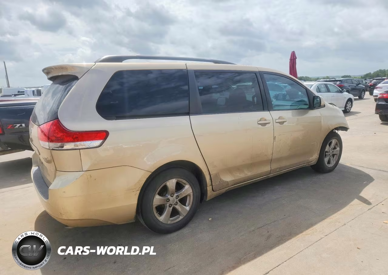 2011 Toyota Sienna Le VIN:5TDKK3DC6BS089484 - 3