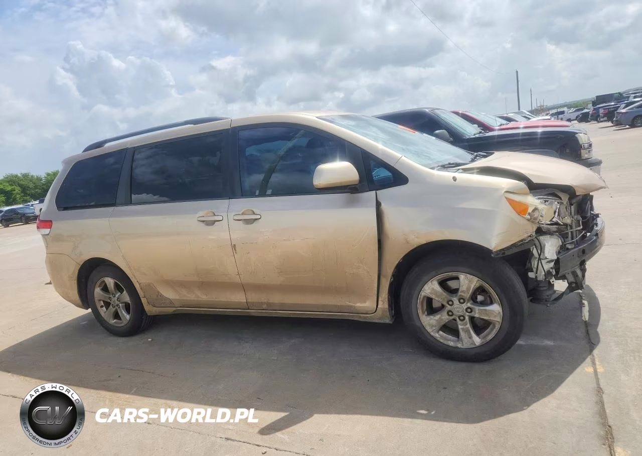 2011 Toyota Sienna Le VIN:5TDKK3DC6BS089484 - 4