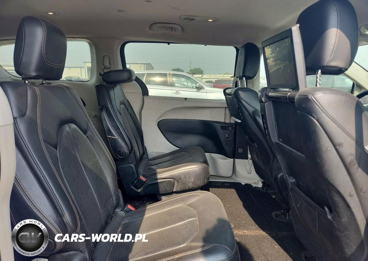 2018 Chrysler Pacifica Touring L Plus VIN:2C4RC1EGXJR275361 - 10