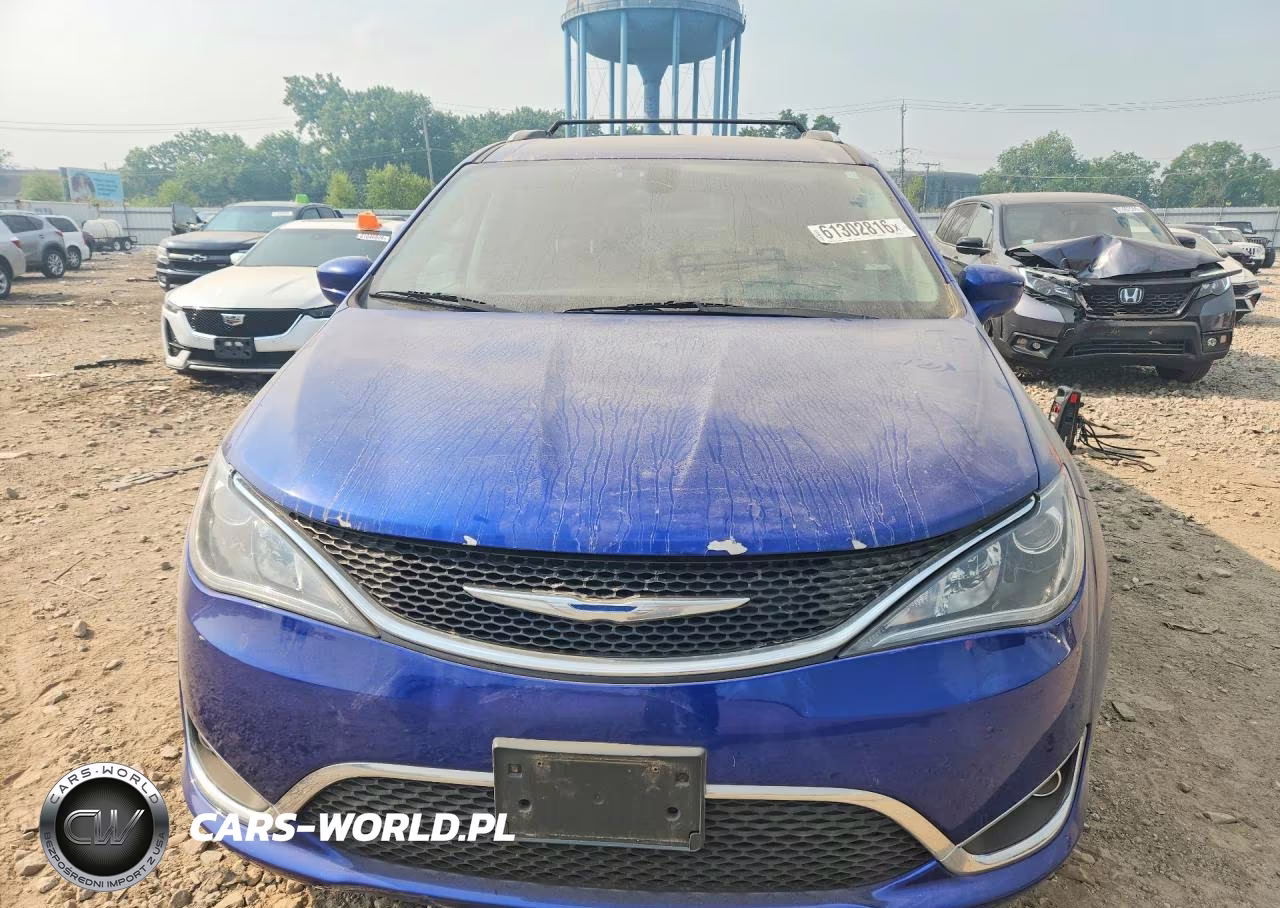 2018 Chrysler Pacifica Touring L Plus VIN:2C4RC1EGXJR275361 - 5