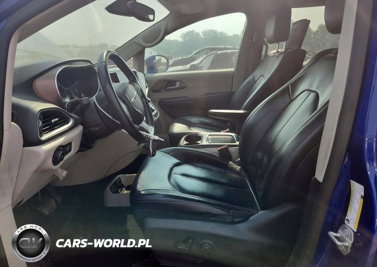 2018 Chrysler Pacifica Touring L Plus VIN:2C4RC1EGXJR275361 - 7