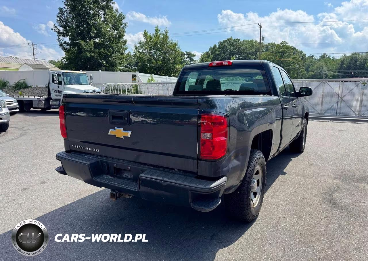 2018 Chevrolet Silverado C1500 VIN:1GCRCNEH9JZ152690 - 3
