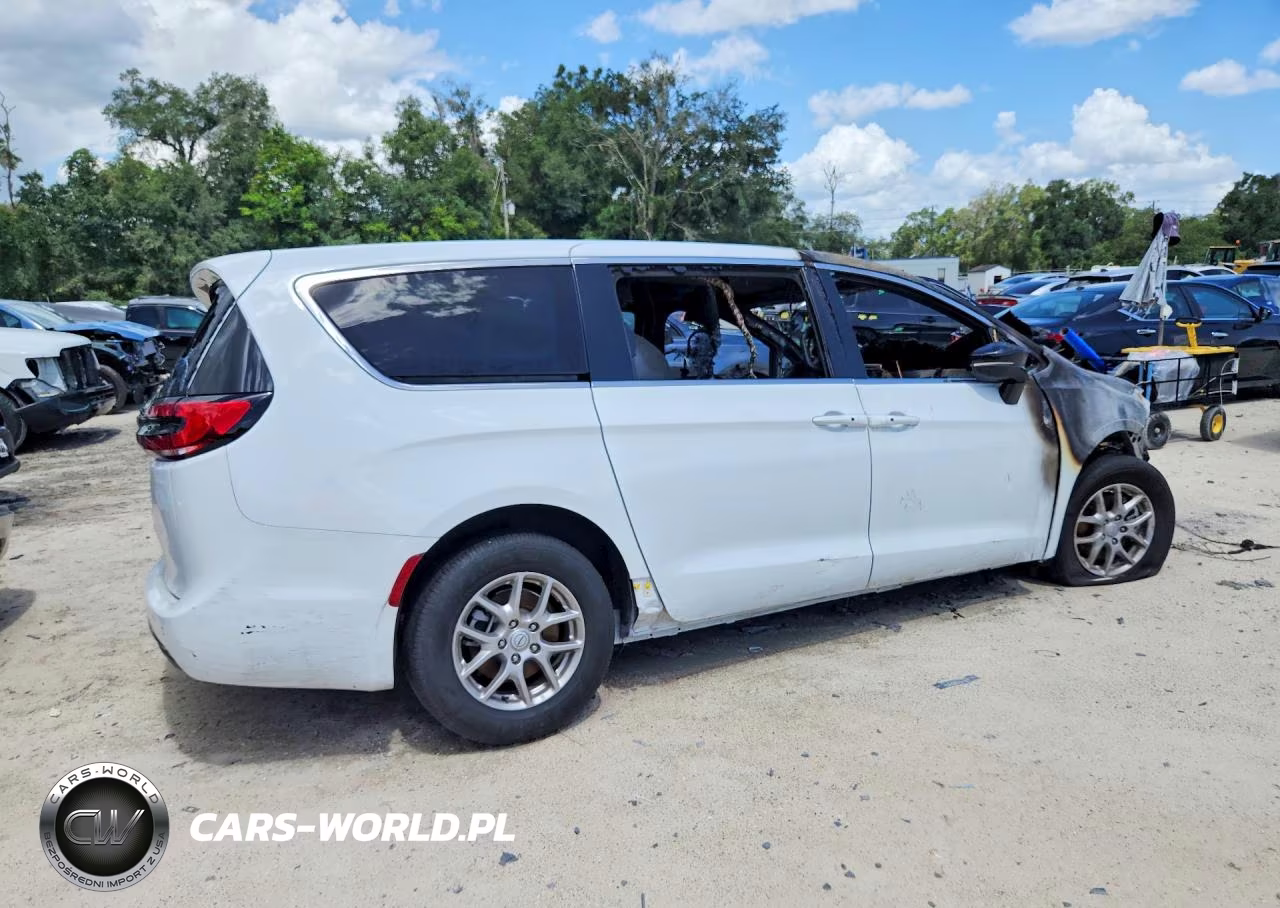 2026 Chrysler Pacifica Select VIN:2C4RC1BG6TR193389 - 3