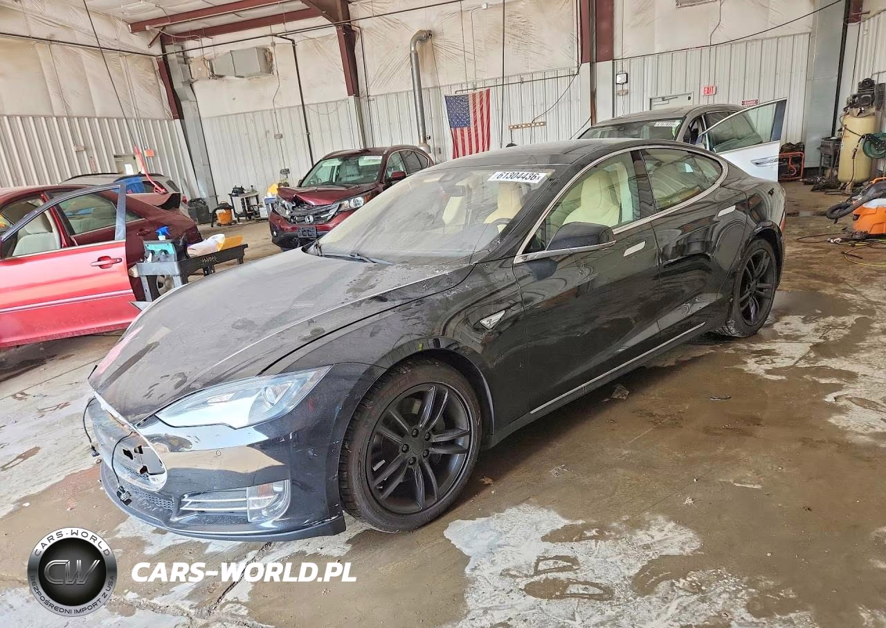 2015 Tesla Model S 85D – zdjęcie 1 z 13