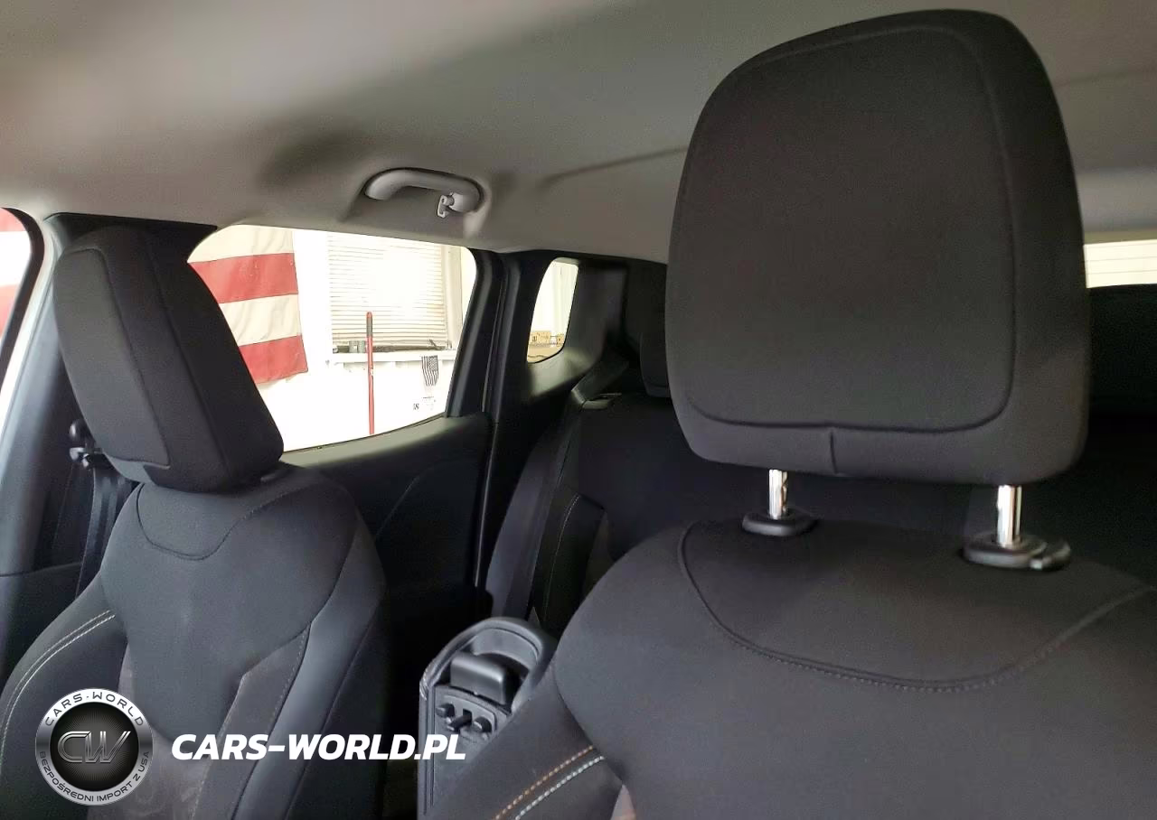 2023 Jeep Renegade Latitude VIN:ZACNJDB17PPP45023 - 10