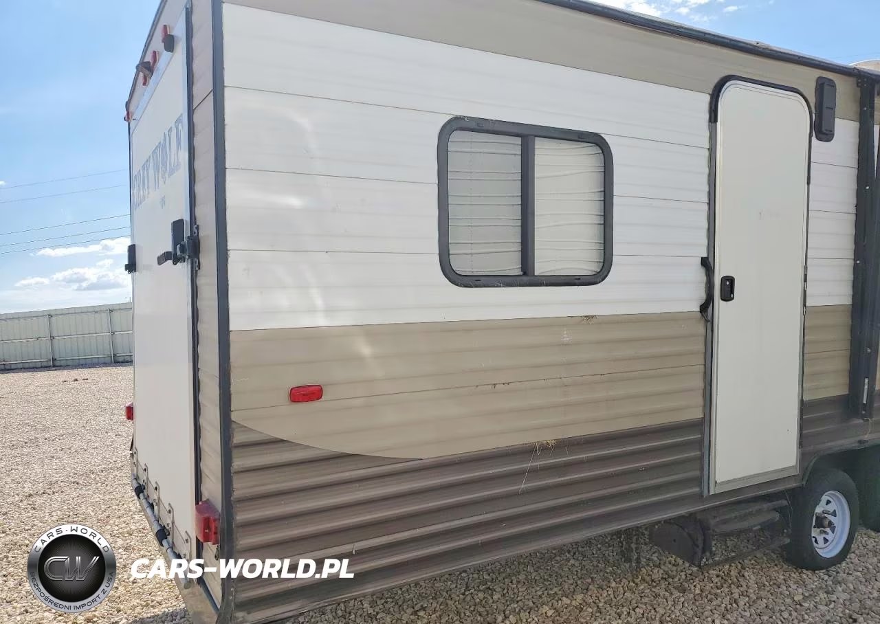 2016 Gray Recreational Vehicle (Rv) - Toy Hauler Camper VIN:4X4TCKC2XGK030001 - 6