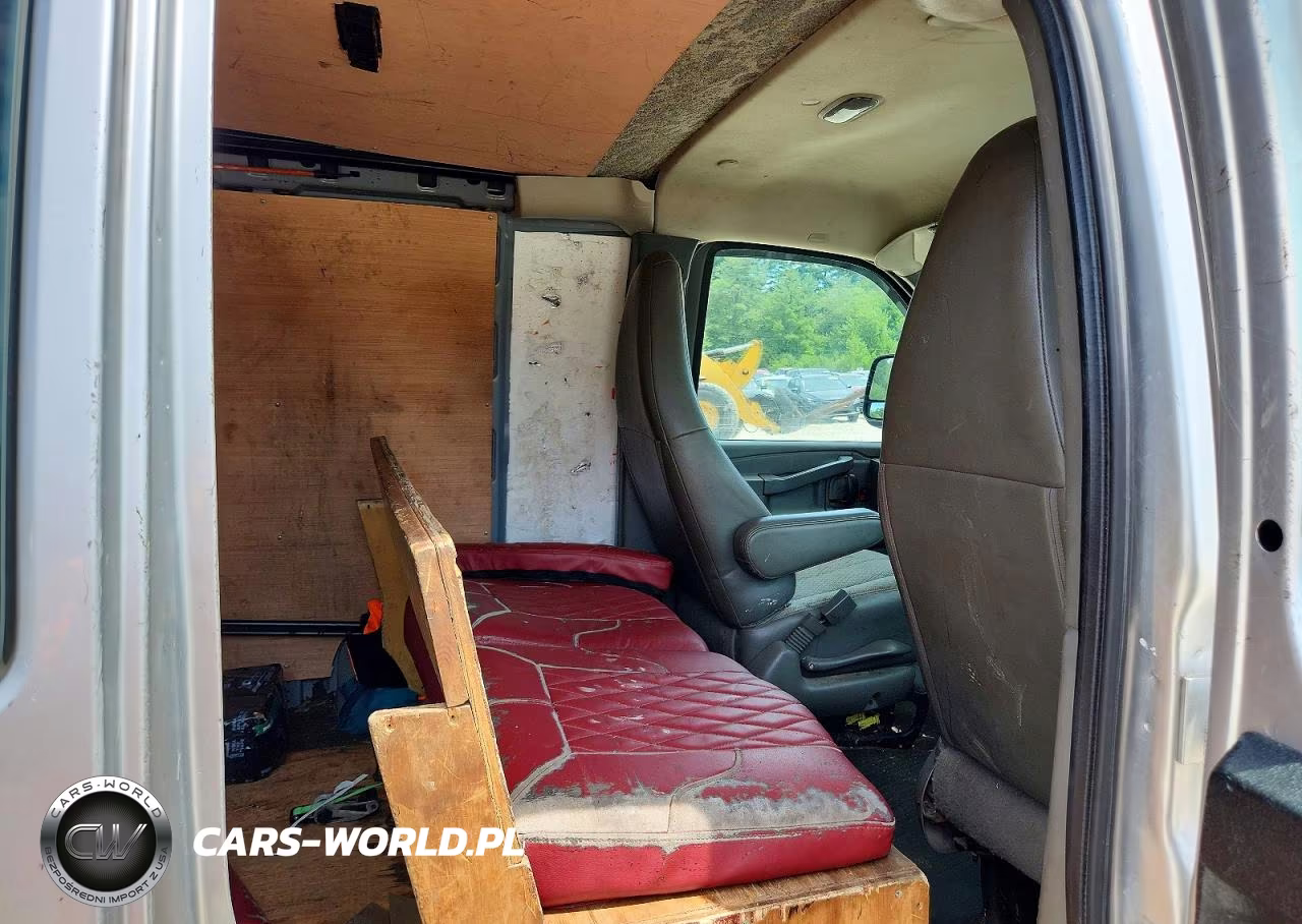 2017 Chevrolet Express G2500 VIN:1GCWGAFF2H1130102 - 11