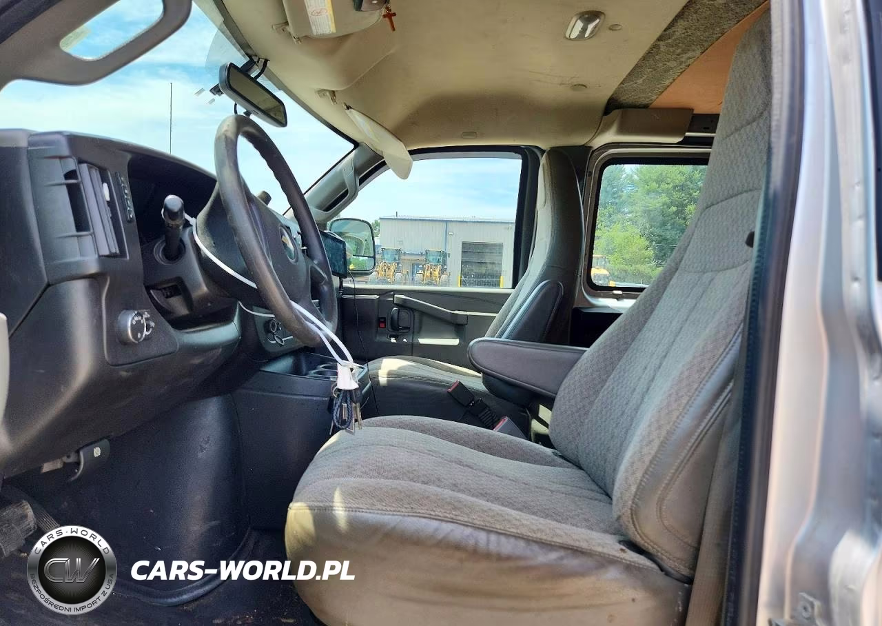 2017 Chevrolet Express G2500 VIN:1GCWGAFF2H1130102 - 7