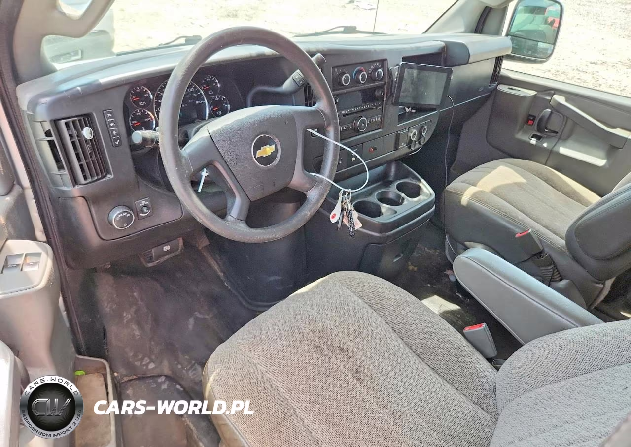2017 Chevrolet Express G2500 VIN:1GCWGAFF2H1130102 - 8
