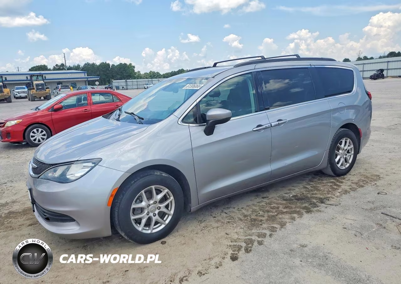 2020 Chrysler Voyager Lxi – zdjęcie 1 z 13
